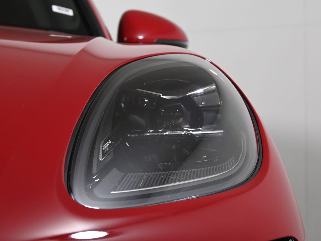 Thumbnail: 2026 Porsche Macan - 11