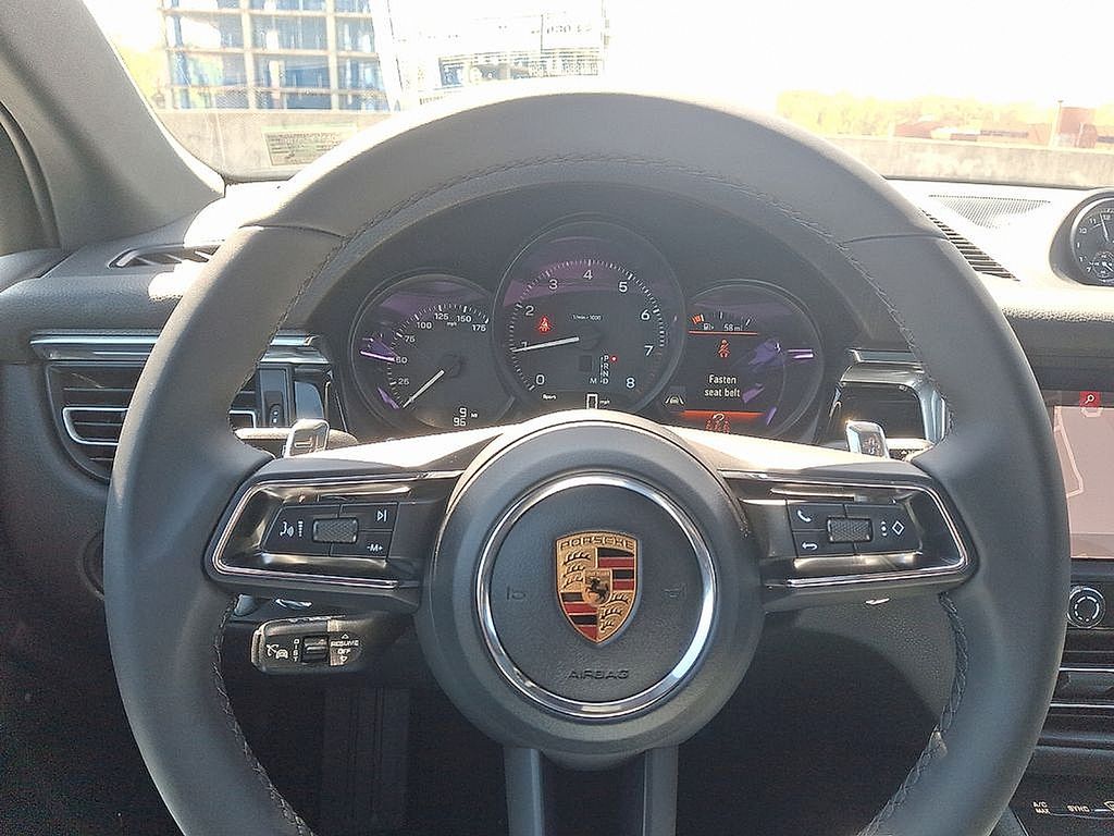 Thumbnail: 2025 Porsche Macan - 20