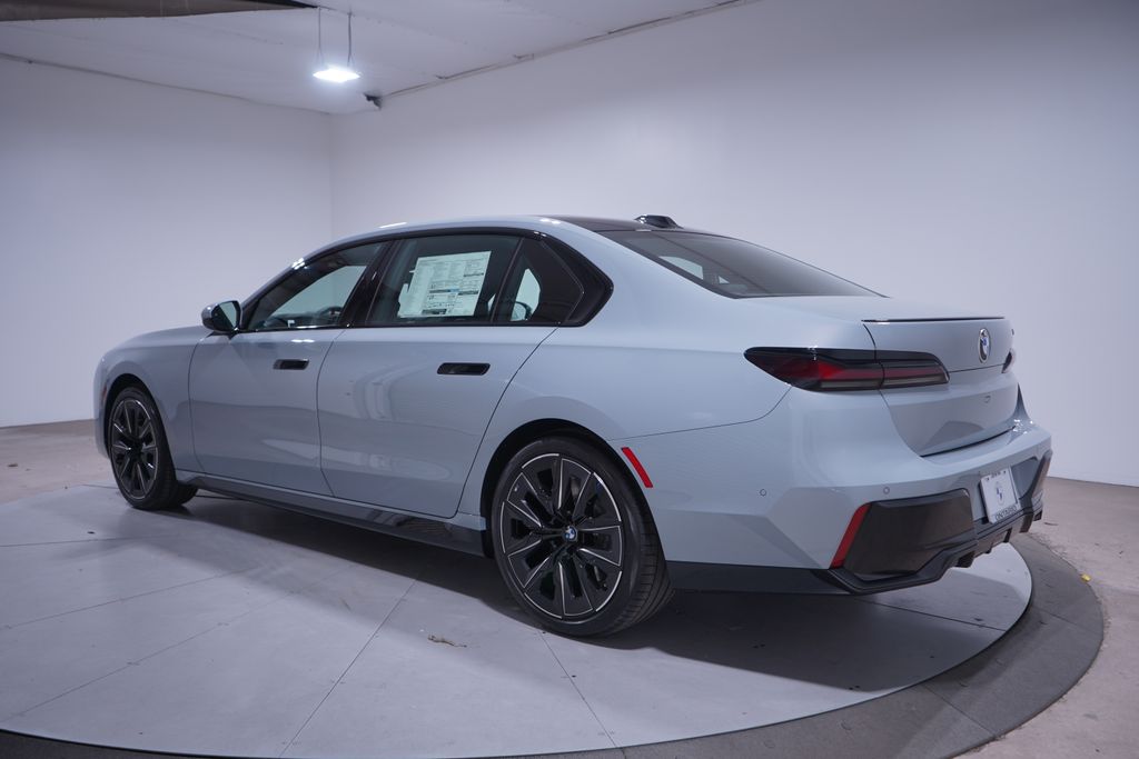 Thumbnail: 2026 BMW 7 Series - 3