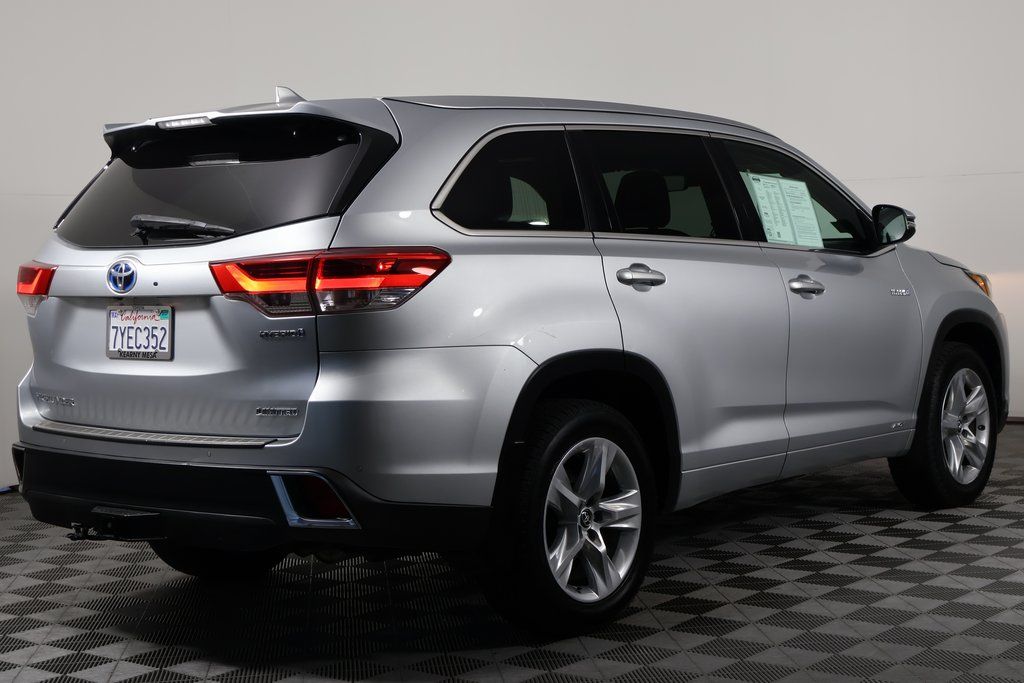 Thumbnail: 2017 Toyota Highlander - 4