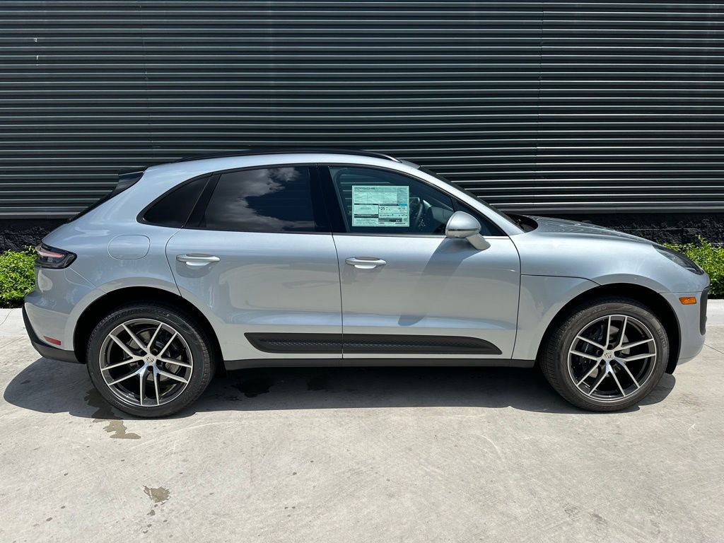 2025 Porsche Macan  8