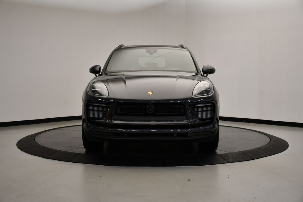 Thumbnail: 2026 Porsche Macan - 10