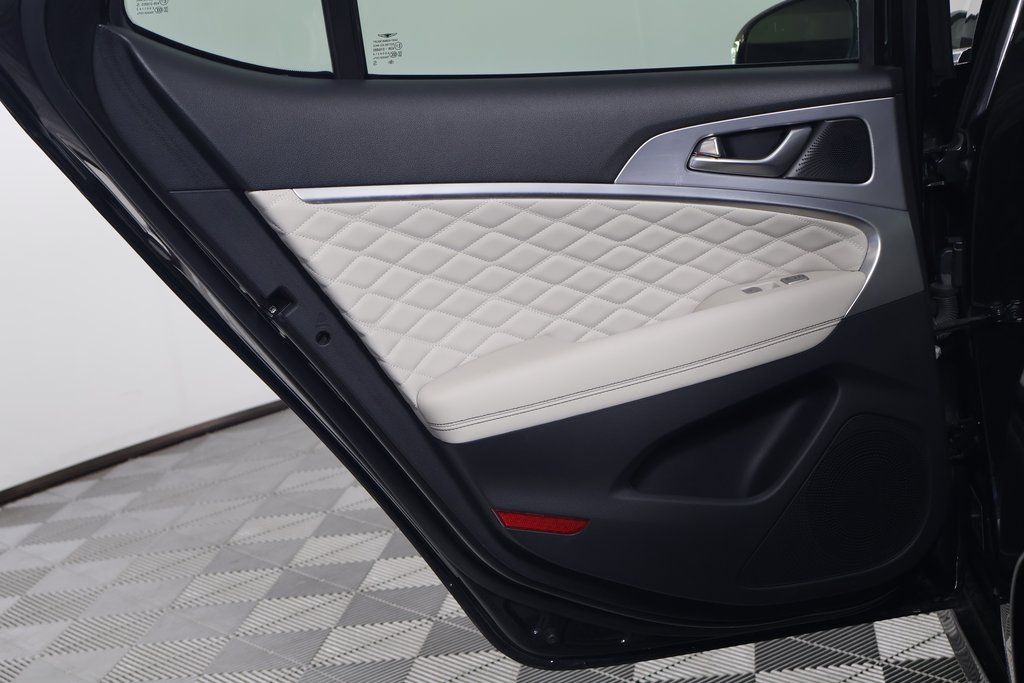 Thumbnail: 2019 Genesis G70 - 13