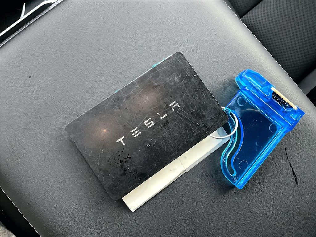 2025 Tesla Model 3 — photo 11
