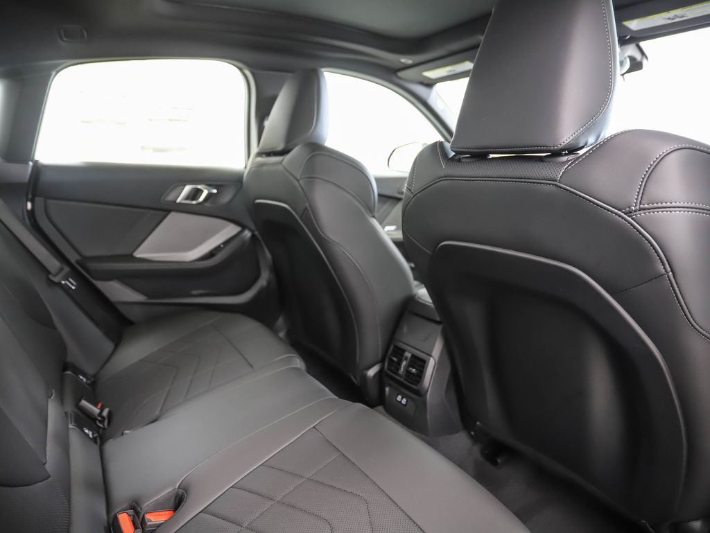 Thumbnail: 2025 BMW 2 Series - 25