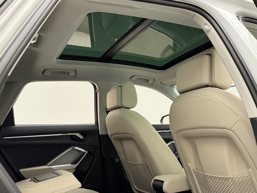 Thumbnail: 2025 Audi Q3 - 10