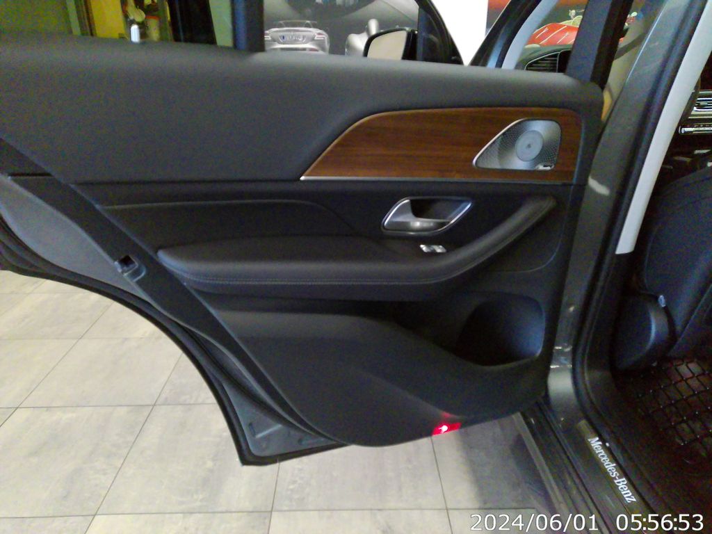 Thumbnail: 2026 Mercedes-Benz GLE - 26