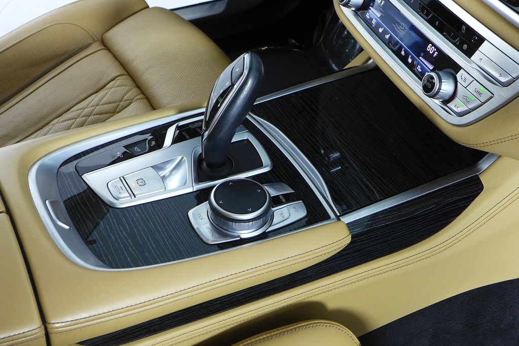 Thumbnail: 2021 BMW 7 Series - 15