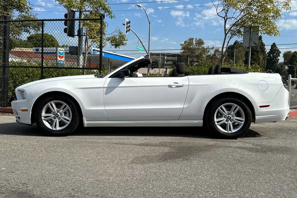 2014 Ford Mustang V6 8