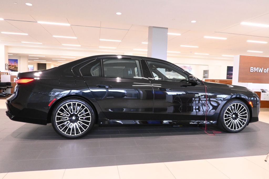 2025 BMW 7 Series 760i xDrive 8