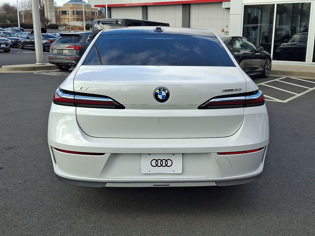 Thumbnail: 2023 BMW i7 - 5