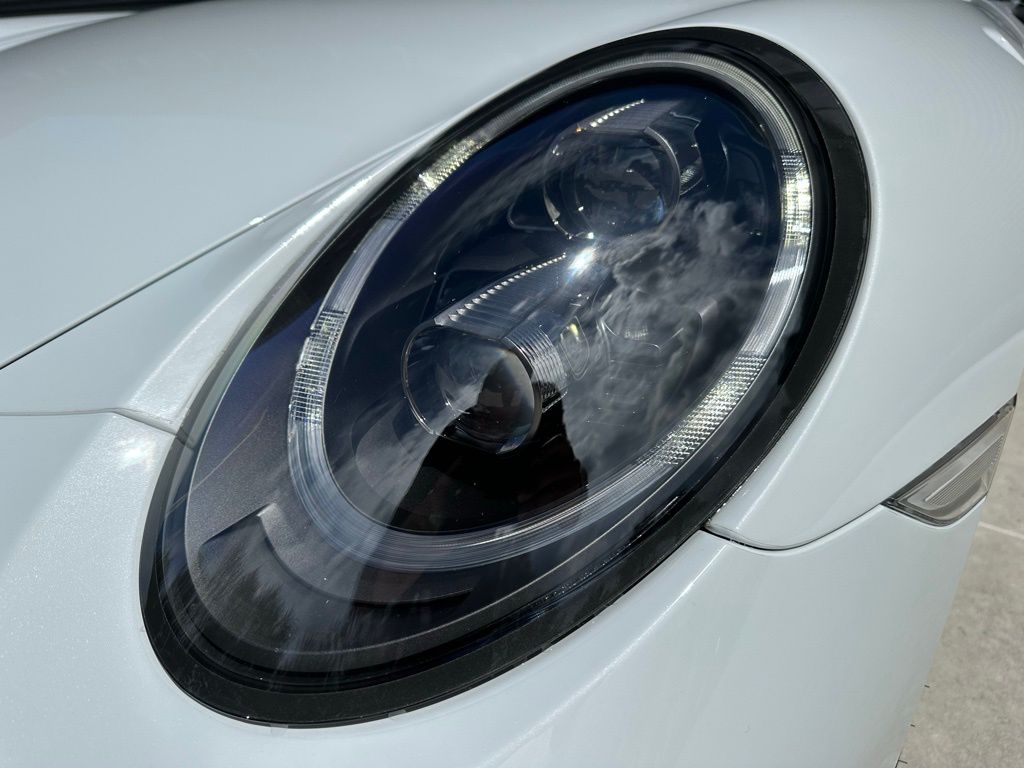 Thumbnail: 2017 Porsche 911 - 13