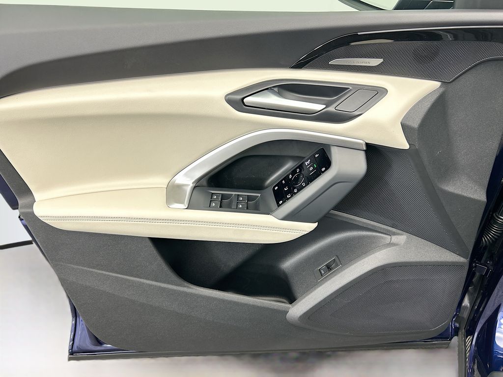 Thumbnail: 2025 Audi Q5 - 23