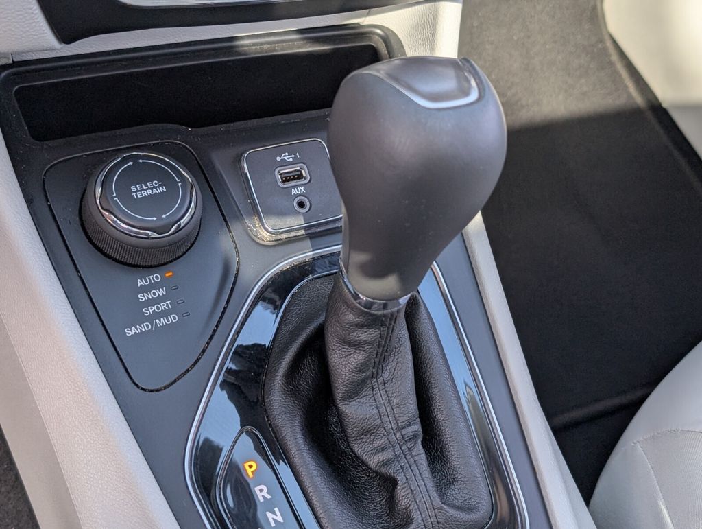 used 2019 Jeep Cherokee car, priced at $15,998