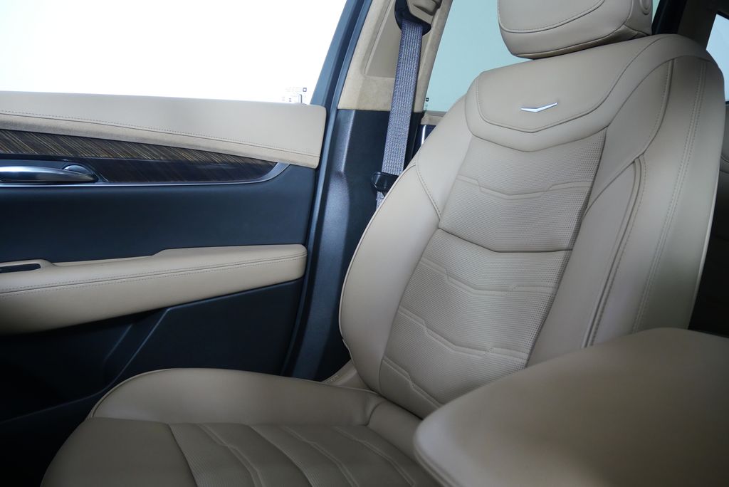 Thumbnail: 2024 Cadillac XT6 - 30