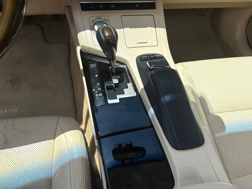 Thumbnail: 2015 Lexus ES - 15