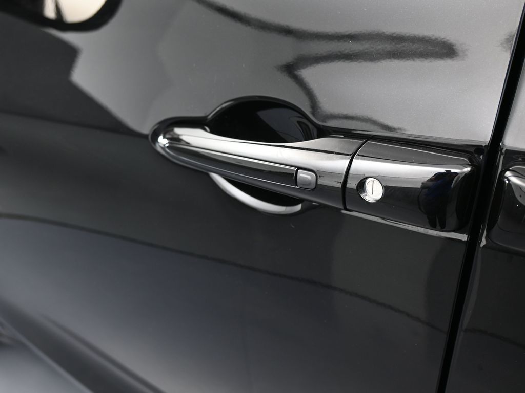 New 2026 Diamond Black Crystal Pearlcoat Chrysler Select image 28