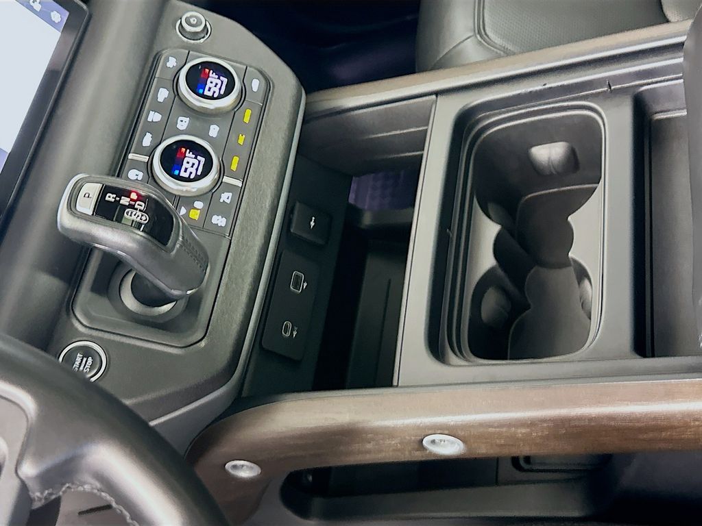 Thumbnail: 2020 Land Rover Defender - 17