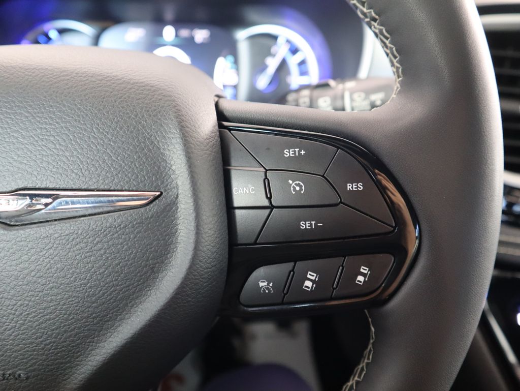 Thumbnail: 2022 Chrysler Pacifica - 10