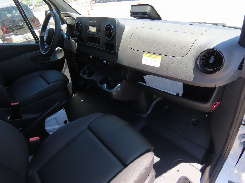 Thumbnail: 2025 Mercedes-Benz Sprinter - 17