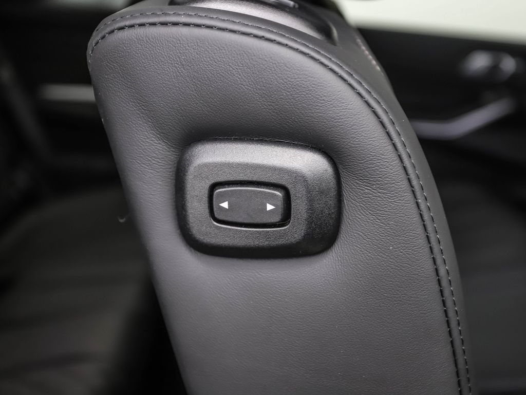 Thumbnail: 2025 BMW X7 - 30