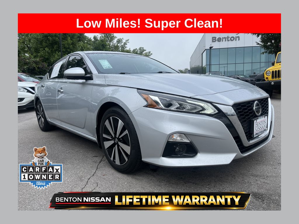 Brilliant Silver Metallic 2021 Nissan Altima Sedan Front-Wheel Drive Continuously Variable Transmission