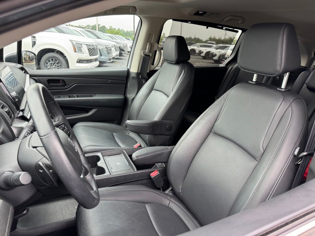 Used 2025 Honda Odyssey Van