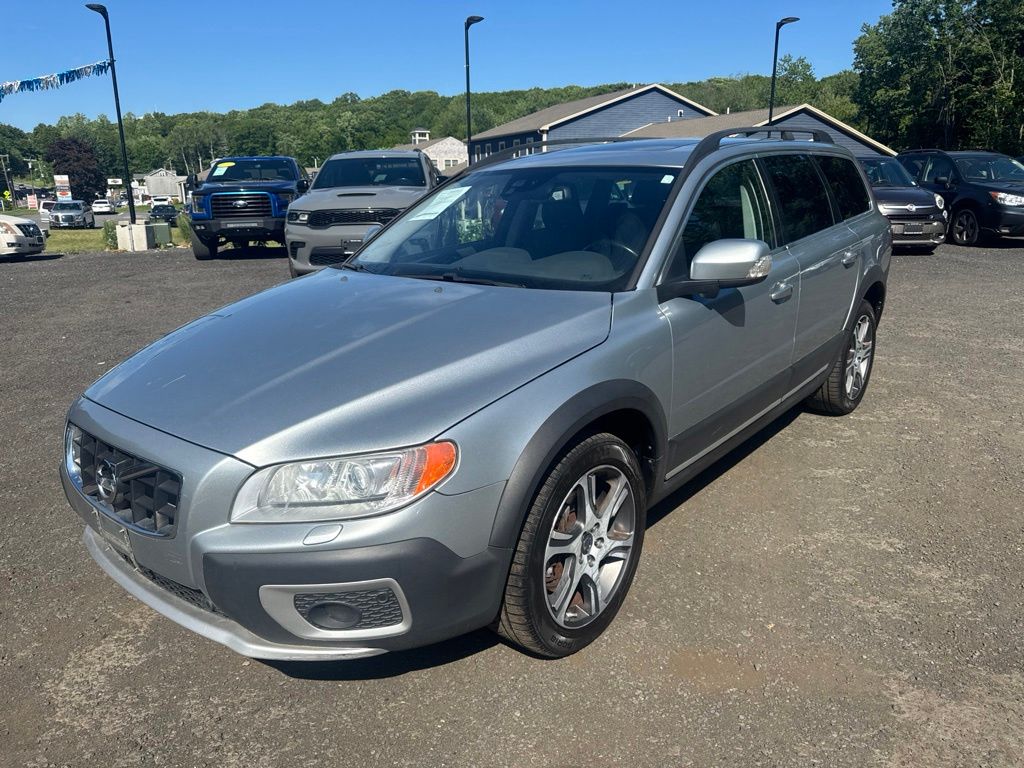 Silver 2013 Volvo XC70 Wagon All-Wheel Drive 6-Speed Automatic