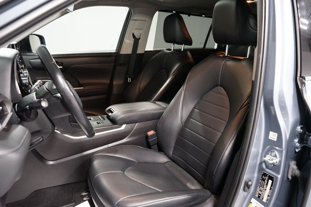 Thumbnail: 2022 Toyota Highlander - 26
