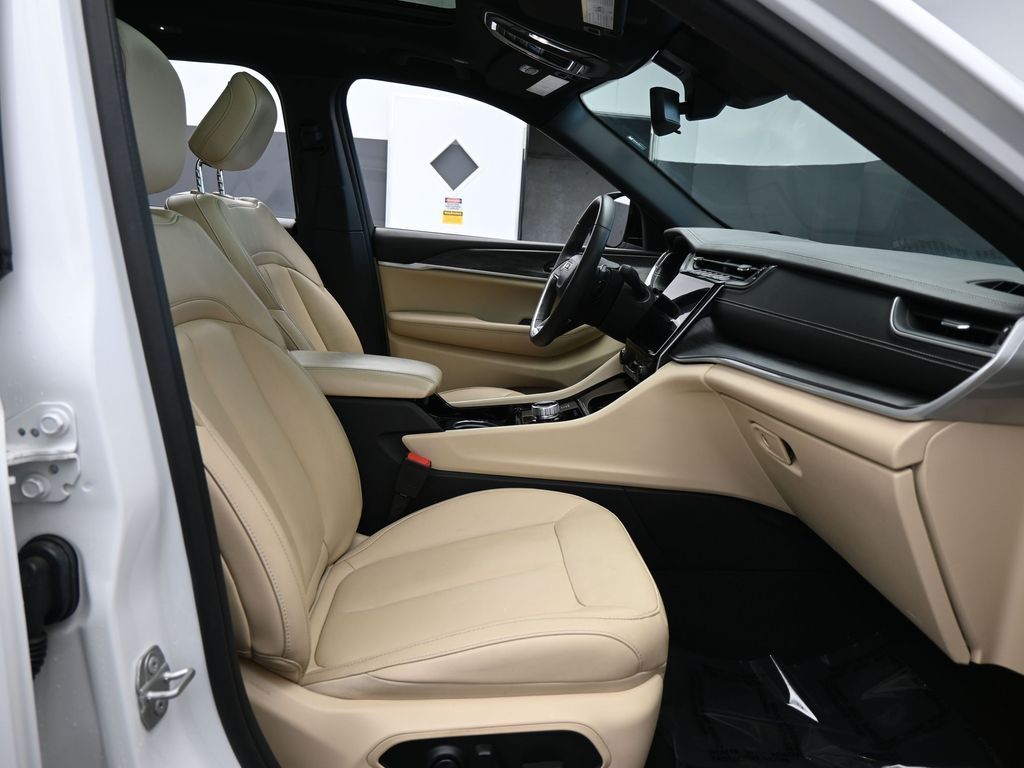 Used 2023 Bright White Clearcoat Jeep Limited image 47