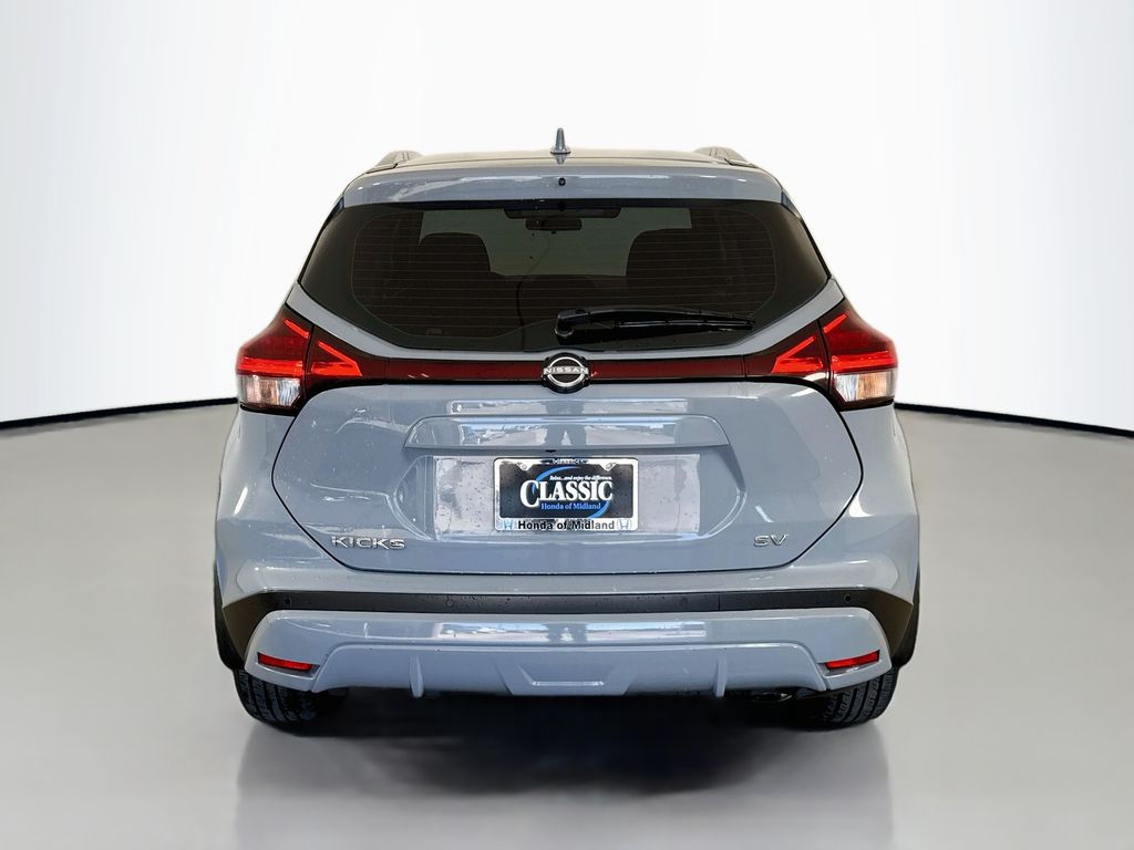 2024 Boulder Gray Pearl Nissan Kicks SV FWD SUV
