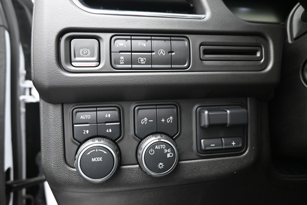 2023 Chevrolet Suburban 4WD RST