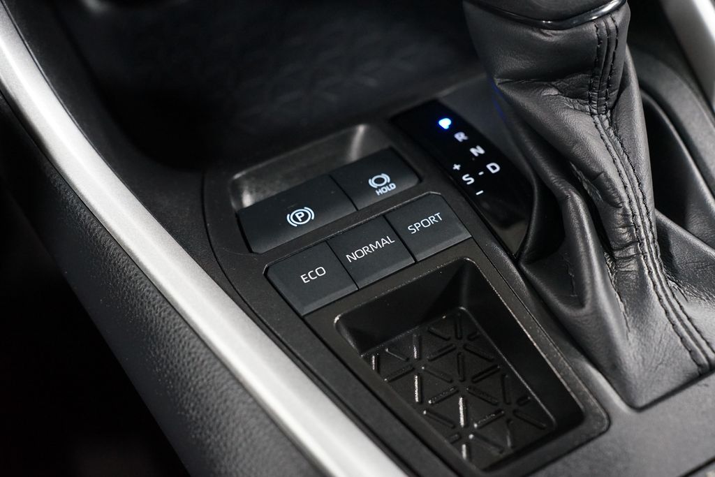 Thumbnail: 2025 Toyota RAV4 - 22