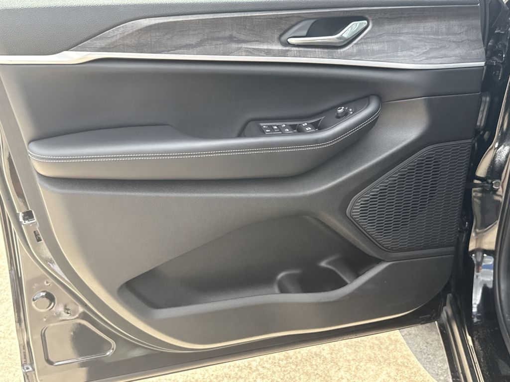 2026 Jeep Grand Cherokee Altitude Black at Victoria Chrysler Dodge Jeep Ram