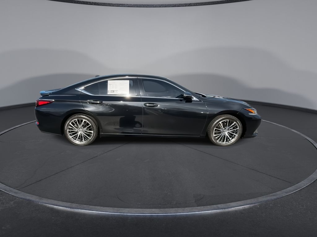 Thumbnail: 2022 Lexus ES - 8