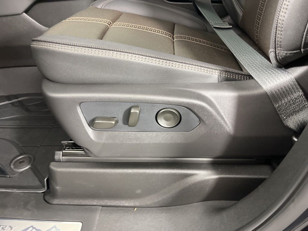 Thumbnail: 2026 Chevrolet Suburban - 23