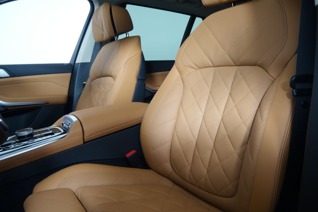 Thumbnail: 2026 BMW X7 - 11