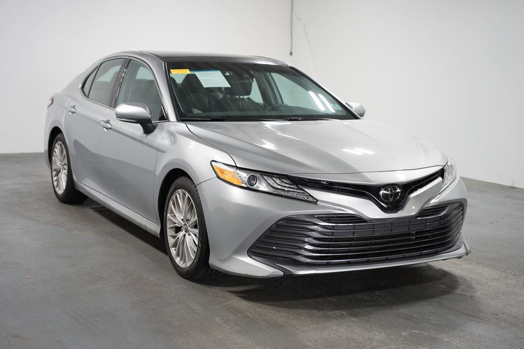 2019 Toyota Camry XLE 3