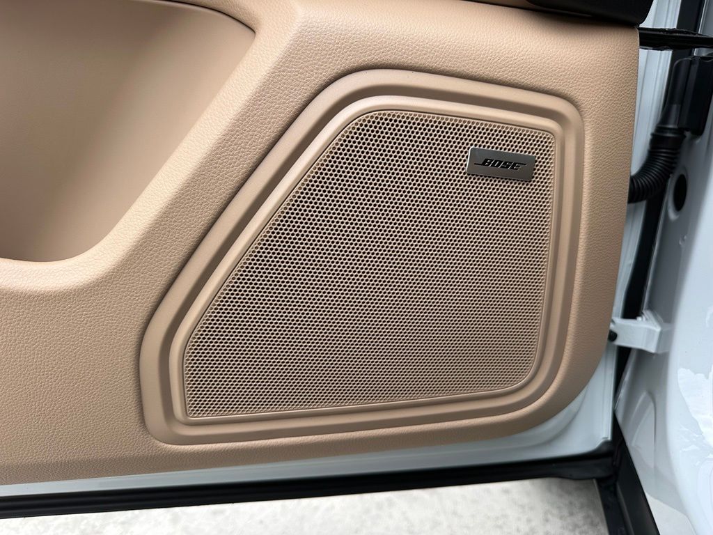 Thumbnail: 2026 Porsche Macan - 19