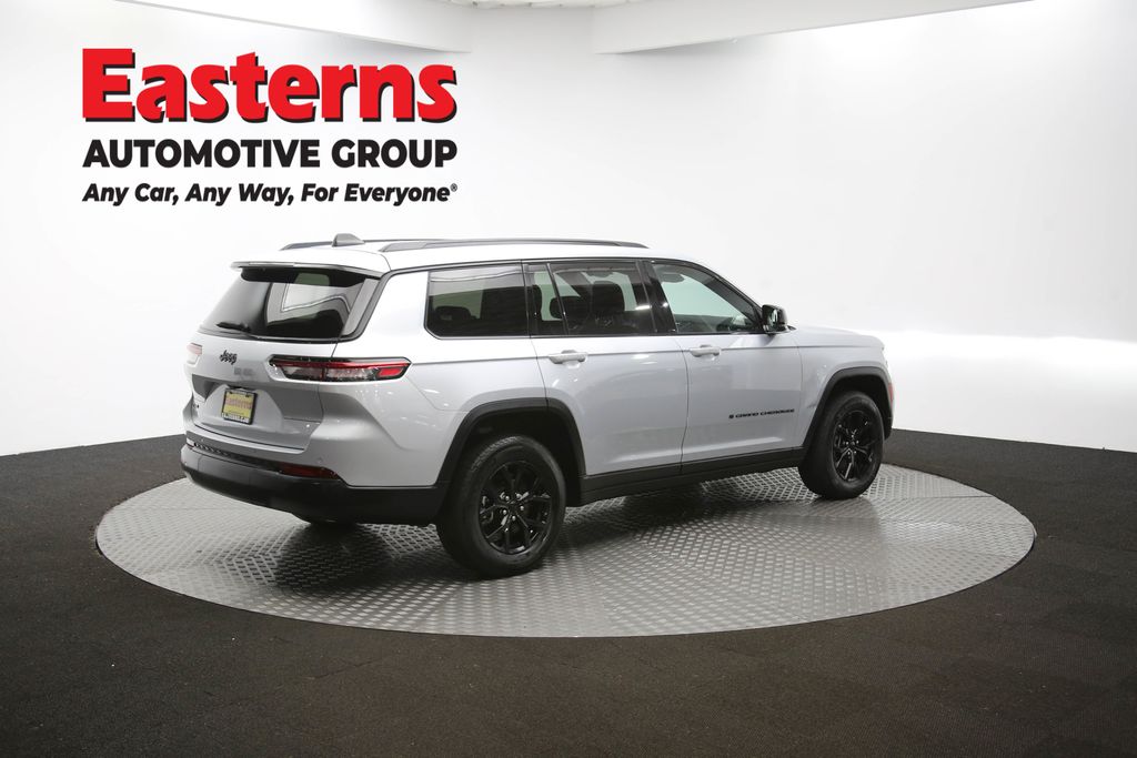 Used 2024 Silver Jeep Altitude image 41