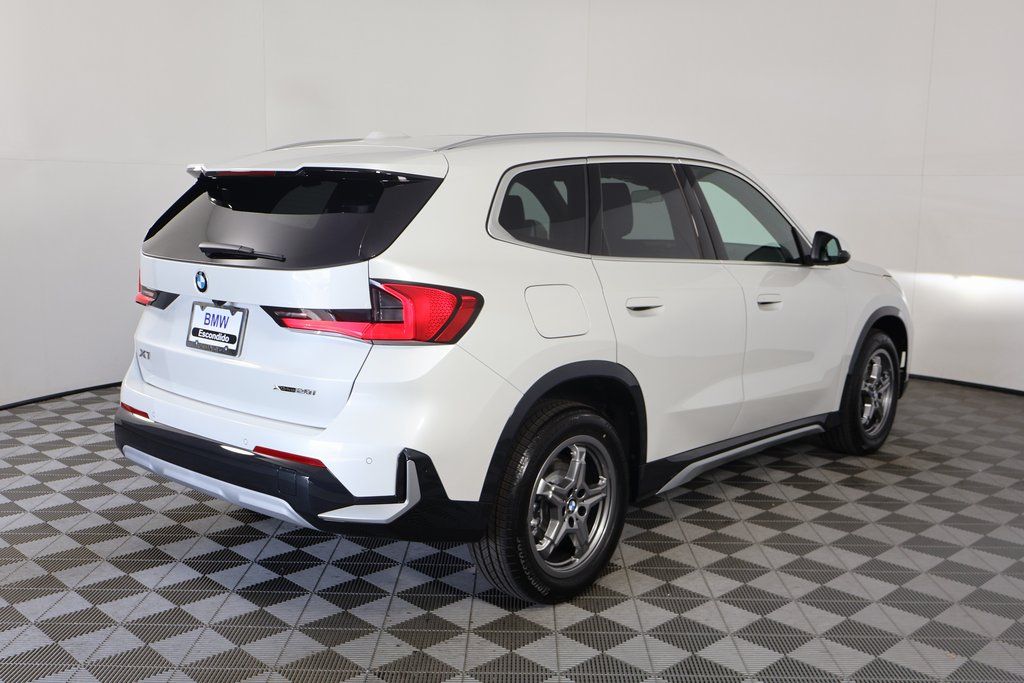 Thumbnail: 2026 BMW X1 - 2