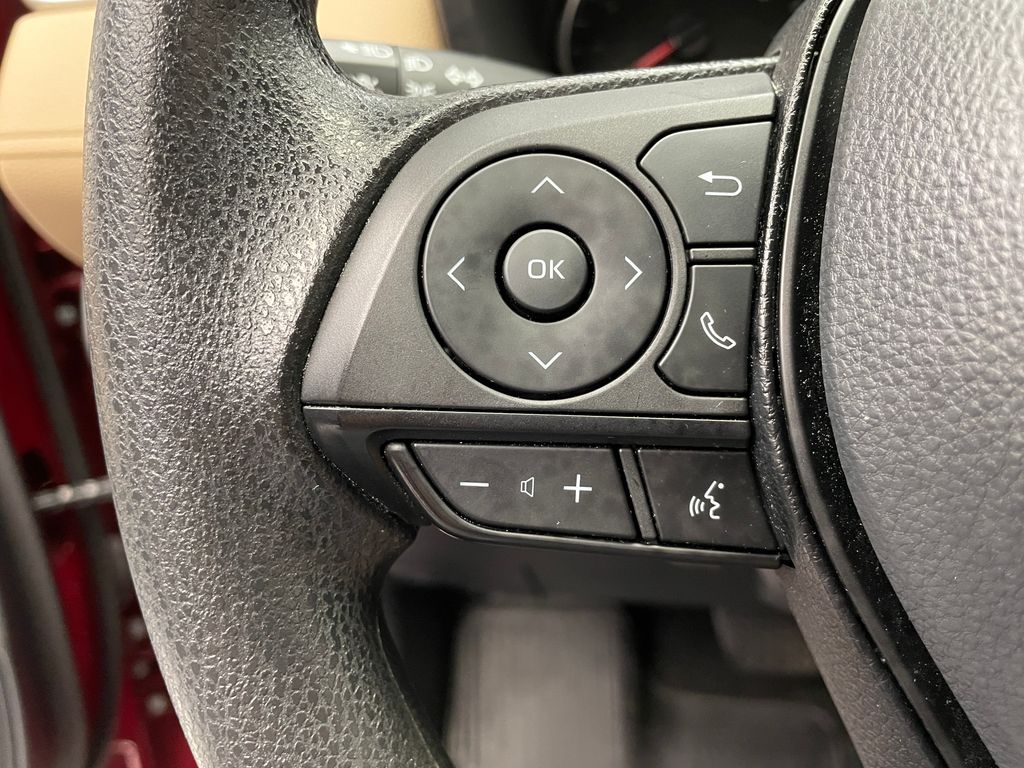 2022 Toyota RAV4 LE 21