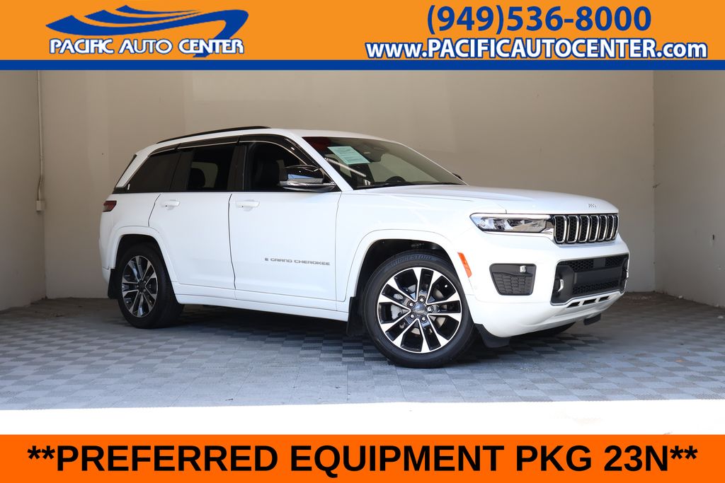 Bright White Clearcoat 2025 Jeep Grand Cherokee SUV / Crossover Four-Wheel Drive 8-Speed Automatic