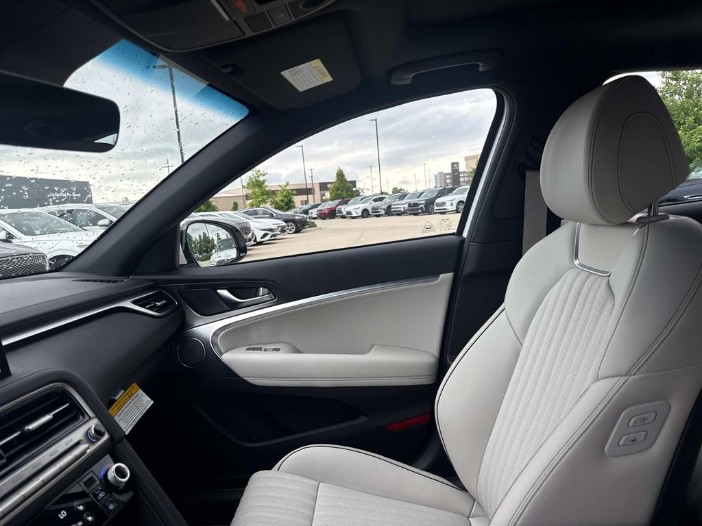 New 2026 White Genesis 3.3T Sport Prestige image 16