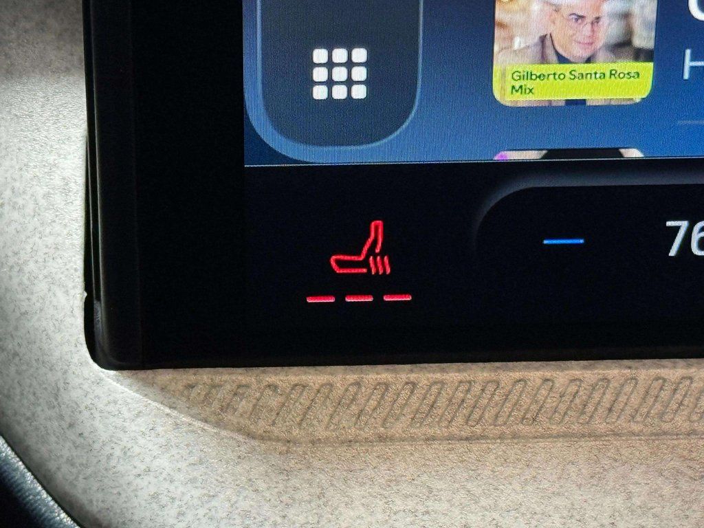 Used 2025 Oxford White Ford XLT image 12