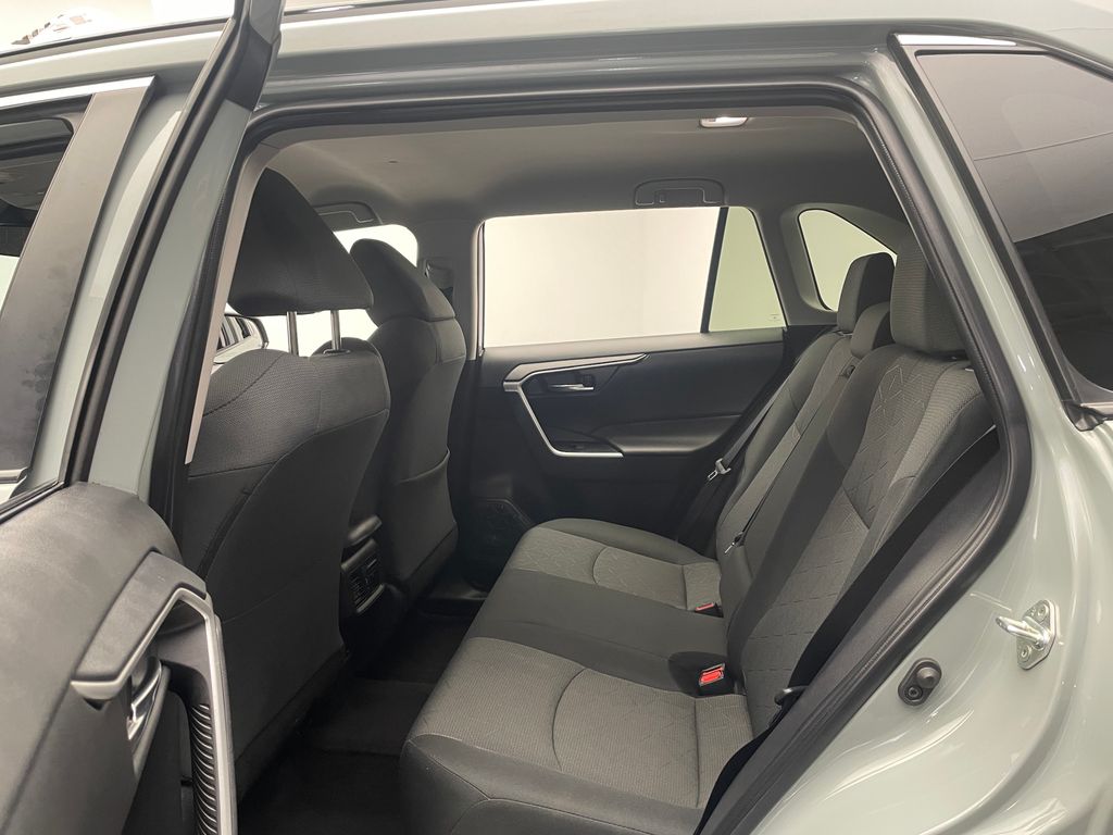 2022 Toyota RAV4 XLE 16