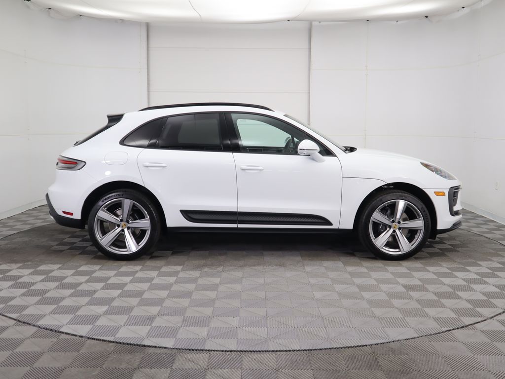 Thumbnail: 2025 Porsche Macan - 8