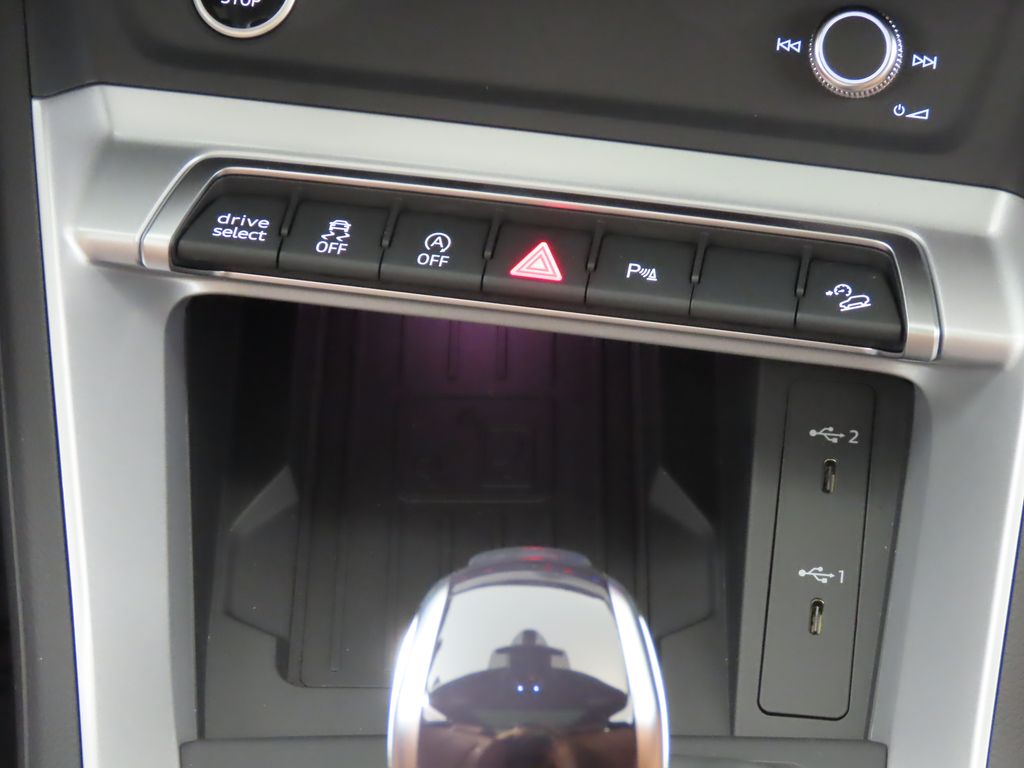 Thumbnail: 2025 Audi Q3 - 22