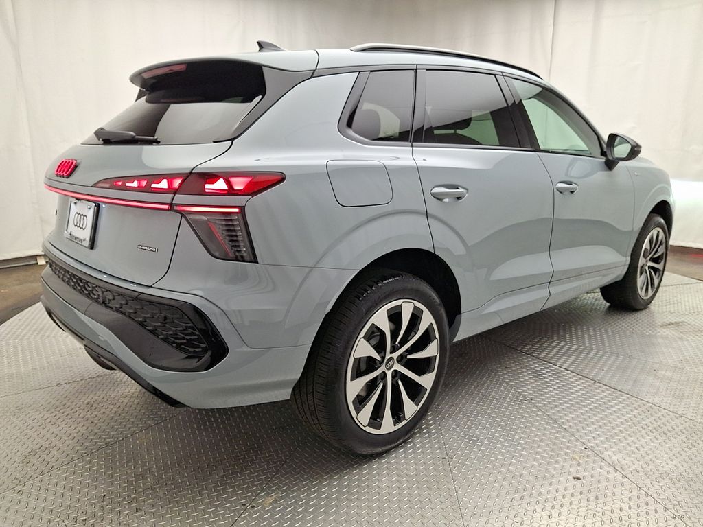 Thumbnail: 2026 Audi Q3 - 3