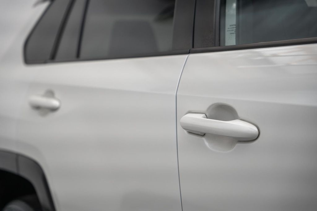 ToyotaRAV4 Hybrid16